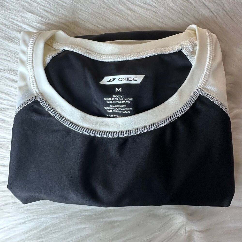 Oxide Long Sleeve Rash Guard Size Medium - Picture 8 of 9